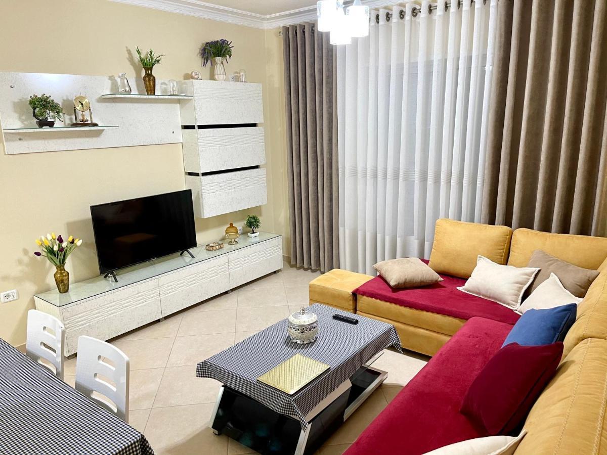 Hotel Queen Isabella Premium à Vlorë Extérieur photo