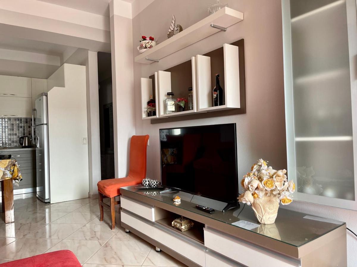 Hotel Queen Isabella Premium à Vlorë Extérieur photo