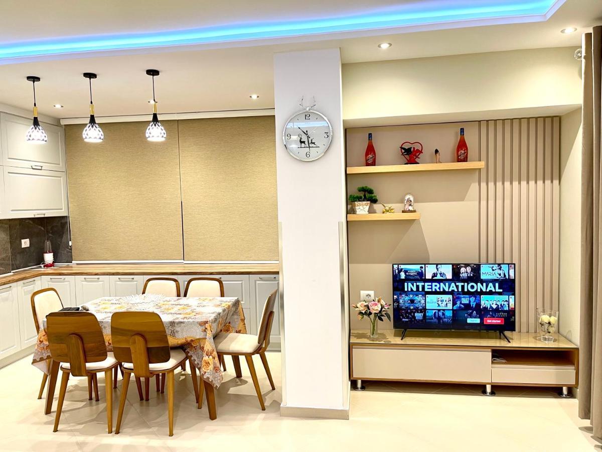 Hotel Queen Isabella Premium à Vlorë Extérieur photo