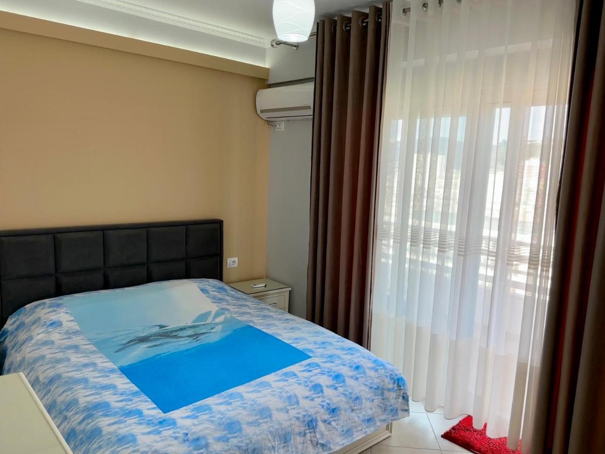 Hotel Queen Isabella Premium à Vlorë Extérieur photo
